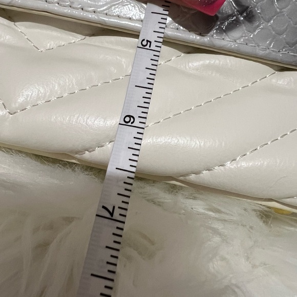 💗 *NEW* Elegant White and Gray Women's Bag - Picture 6 of 7